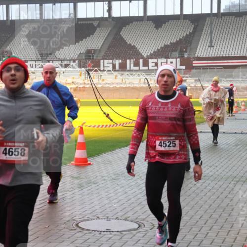 07.12.2025 - St. Pauli X-Mass-Run No. 15 Luisa Fischer http://msf.ph/oto/9382337 07.12.2025 10:12:28 Ziel 4658, 4525, 670, 756, 1077, 1389, 1526, 1687, 1688, 1833, 2177, 2906, 2909, 3085, 3761, 3767, 3870, 3909, 3932, 3935, 4658 meine-sportfotos.de