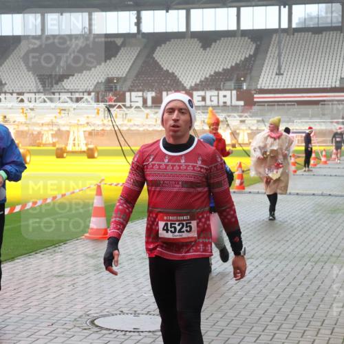 07.12.2025 - St. Pauli X-Mass-Run No. 15 Luisa Fischer http://msf.ph/oto/9382344 07.12.2025 10:12:29 Ziel 15, 1688, 15, 4525, 756, 670, 756, 1072, 1074, 1077, 1389, 1526, 1687, 1688, 1833, 2177, 2906, 2909, 3085, 3761, 3767, 3870, 3909, 3932, 3935, 4658 meine-sportfotos.de