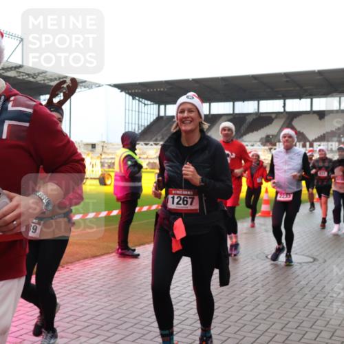 07.12.2025 - St. Pauli X-Mass-Run No. 15 Luisa Fischer http://msf.ph/oto/9382353 07.12.2025 10:49:00 Ziel 2, 2, 89, 609, 1267, 2233, 233, 290, 577, 590, 592, 633, 876, 935, 1009, 1087, 1188, 1189, 1195, 1265, 1267, 1515, 1516, 1517, 1521, 1895, 2028, 2232, 2233, 2235, 2239, 2241, 2268, 2269, 2339, 2501, 2512, 2515, 2796, 2797, 2803, 3017, 3018, 3019, 3346, 3598, 4229, 4447, 4598 meine-sportfotos.de