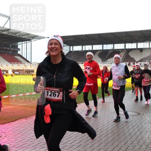 07.12.2025 - St. Pauli X-Mass-Run No. 15 Luisa Fischer http://msf.ph/oto/9382355 07.12.2025 10:49:01 Ziel 2239, 15, 1267, 2233, 633, 577, 4598, 233, 290, 577, 590, 592, 633, 876, 935, 1009, 1087, 1188, 1189, 1195, 1265, 1267, 1515, 1516, 1517, 1521, 1895, 2028, 2232, 2233, 2235, 2239, 2241, 2268, 2269, 2339, 2501, 2512, 2515, 2796, 2797, 2803, 3017, 3018, 3019, 3346, 3598, 4229, 4447, 4598 meine-sportfotos.de