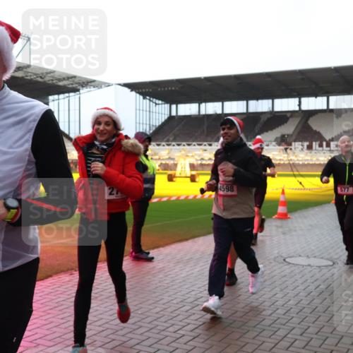 07.12.2025 - St. Pauli X-Mass-Run No. 15 Luisa Fischer http://msf.ph/oto/9382370 07.12.2025 10:49:03 Ziel 2233, 2, 4598, 577, 233, 290, 379, 577, 590, 592, 633, 876, 935, 1009, 1087, 1188, 1189, 1265, 1267, 1515, 1516, 1517, 1521, 1895, 2028, 2232, 2233, 2235, 2239, 2241, 2268, 2269, 2339, 2501, 2512, 2515, 2796, 2797, 2803, 3017, 3018, 3019, 3346, 3598, 4229, 4447, 4598 meine-sportfotos.de