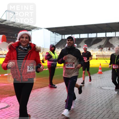 07.12.2025 - St. Pauli X-Mass-Run No. 15 Luisa Fischer http://msf.ph/oto/9382373 07.12.2025 10:49:03 Ziel 2796, 4598, 577, 233, 290, 379, 577, 590, 592, 633, 876, 935, 1009, 1087, 1188, 1189, 1265, 1267, 1515, 1516, 1517, 1521, 1895, 2028, 2232, 2233, 2235, 2239, 2241, 2268, 2269, 2339, 2501, 2512, 2515, 2796, 2797, 2803, 3017, 3018, 3019, 3346, 3598, 4229, 4447, 4598 meine-sportfotos.de