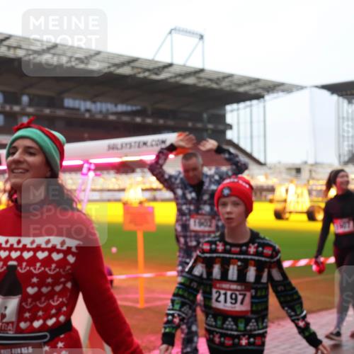 07.12.2025 - St. Pauli X-Mass-Run No. 15 Luisa Fischer http://msf.ph/oto/9382374 07.12.2025 11:22:33 Ziel 1902, 444, 2197, 1284, 1297, 1775, 1779, 1904, 1939, 2812, 3127, 3474, 3475, 3820, 3821 meine-sportfotos.de