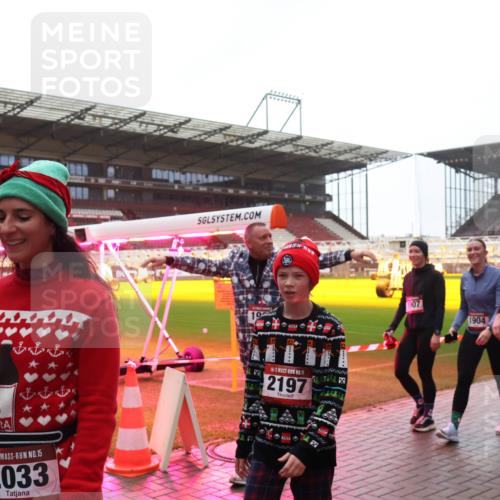 07.12.2025 - St. Pauli X-Mass-Run No. 15 Luisa Fischer http://msf.ph/oto/9382377 07.12.2025 11:22:33 Ziel 15, 2033, 15, 2197, 1907, 1904, 241, 232, 1284, 1297, 1775, 1779, 1904, 1939, 2812, 3127, 3474, 3475, 3820, 3821 meine-sportfotos.de