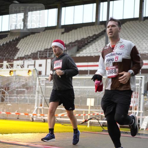 07.12.2025 - St. Pauli X-Mass-Run No. 15 Patografie http://msf.ph/oto/9382378 07.12.2025 10:21:22 Ziel 149, 270, 1326, 2173, 2927, 2997, 3062, 3091, 3384, 3540, 3541, 3848, 3849, 3988, 4117, 4169, 4170 meine-sportfotos.de