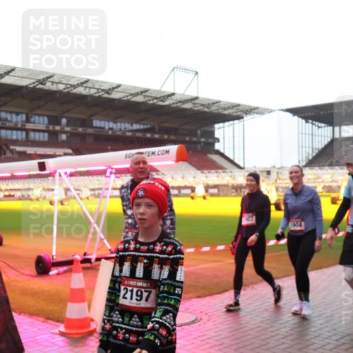 07.12.2025 - St. Pauli X-Mass-Run No. 15 Luisa Fischer http://msf.ph/oto/9382380 07.12.2025 11:22:33 Ziel 15, 2197, 107, 1904, 241, 232, 1284, 1297, 1775, 1779, 1904, 1939, 2812, 3127, 3474, 3475, 3820, 3821 meine-sportfotos.de