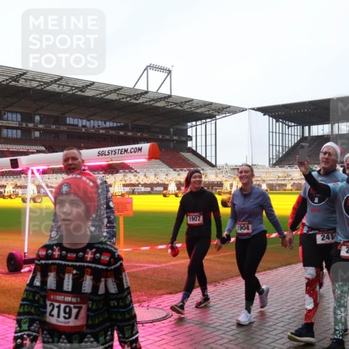 07.12.2025 - St. Pauli X-Mass-Run No. 15 Luisa Fischer http://msf.ph/oto/9382382 07.12.2025 11:22:34 Ziel 2197, 1907, 1904, 2412, 232, 1284, 1297, 1775, 1779, 1904, 1939, 2812, 2985, 3127, 3474, 3475, 3820, 3821 meine-sportfotos.de