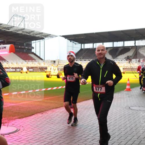 07.12.2025 - St. Pauli X-Mass-Run No. 15 Luisa Fischer http://msf.ph/oto/9382384 07.12.2025 10:49:04 Ziel 15, 935, 577, 233, 290, 379, 577, 590, 592, 633, 876, 935, 1009, 1019, 1087, 1188, 1189, 1265, 1267, 1515, 1516, 1517, 1521, 1895, 2028, 2232, 2233, 2235, 2239, 2241, 2268, 2269, 2339, 2501, 2512, 2515, 2796, 2797, 2803, 3017, 3018, 3019, 3346, 3598, 4229, 4447, 4598 meine-sportfotos.de