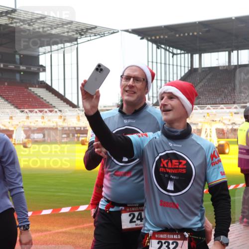 07.12.2025 - St. Pauli X-Mass-Run No. 15 Luisa Fischer http://msf.ph/oto/9382391 07.12.2025 11:22:35 Ziel 15, 1904, 24, 15, 232, 1284, 1297, 1775, 1779, 1904, 1939, 2550, 2557, 2812, 2985, 3127, 3474, 3475, 3820, 3821 meine-sportfotos.de