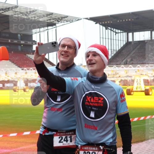 07.12.2025 - St. Pauli X-Mass-Run No. 15 Luisa Fischer http://msf.ph/oto/9382394 07.12.2025 11:22:35 Ziel 15, 241, 15, 1284, 1297, 1775, 1779, 1904, 1939, 2550, 2557, 2812, 2985, 3127, 3474, 3475, 3820, 3821 meine-sportfotos.de