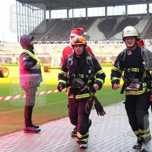 07.12.2025 - St. Pauli X-Mass-Run No. 15 Luisa Fischer http://msf.ph/oto/9382396 07.12.2025 10:49:07 Ziel 2928, 290, 1515, 233, 290, 379, 577, 590, 592, 633, 876, 935, 1009, 1019, 1087, 1164, 1188, 1189, 1265, 1267, 1515, 1516, 1517, 1521, 1895, 2232, 2233, 2235, 2239, 2241, 2268, 2269, 2512, 2515, 2796, 2797, 2803, 3017, 3019, 3346, 4447, 4598 meine-sportfotos.de
