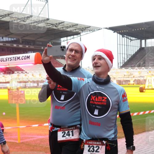 07.12.2025 - St. Pauli X-Mass-Run No. 15 Luisa Fischer http://msf.ph/oto/9382401 07.12.2025 11:22:36 Ziel 15, 04, 15, 241, 15, 232, 1284, 1297, 1775, 1779, 1904, 1939, 2550, 2557, 2812, 2985, 3127, 3474, 3475, 3820, 3821 meine-sportfotos.de