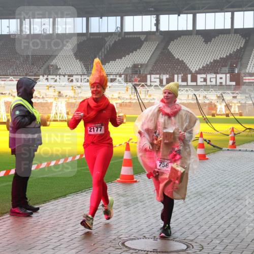 07.12.2025 - St. Pauli X-Mass-Run No. 15 Luisa Fischer http://msf.ph/oto/9382424 07.12.2025 10:12:33 Ziel 2177, 756, 3935, 670, 756, 1070, 1072, 1074, 1077, 1389, 1526, 1687, 1688, 1833, 2177, 2906, 3761, 3767, 3870, 3909, 3932, 3935, 4658 meine-sportfotos.de