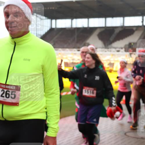 07.12.2025 - St. Pauli X-Mass-Run No. 15 Luisa Fischer http://msf.ph/oto/9382427 07.12.2025 10:49:11 Ziel 1265, 1516, 233, 290, 379, 577, 590, 592, 633, 935, 1009, 1019, 1087, 1164, 1166, 1188, 1189, 1265, 1267, 1515, 1516, 1517, 1521, 1895, 2232, 2233, 2235, 2239, 2241, 2268, 2269, 2512, 2515, 2796, 2797, 2803, 3017, 3019, 3346, 4447, 4598 meine-sportfotos.de