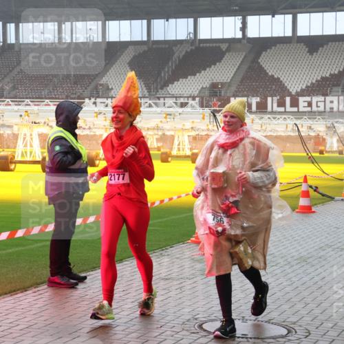 07.12.2025 - St. Pauli X-Mass-Run No. 15 Luisa Fischer http://msf.ph/oto/9382428 07.12.2025 10:12:33 Ziel 2177, 756, 670, 756, 1070, 1072, 1074, 1077, 1389, 1526, 1687, 1688, 1833, 2177, 2906, 3761, 3767, 3870, 3909, 3932, 3935, 4658 meine-sportfotos.de