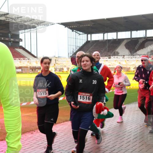 07.12.2025 - St. Pauli X-Mass-Run No. 15 Luisa Fischer http://msf.ph/oto/9382433 07.12.2025 10:49:12 Ziel 20, 20, 1515, 1516, 3346, 1521, 233, 290, 379, 577, 590, 592, 633, 935, 1009, 1019, 1087, 1155, 1164, 1166, 1188, 1189, 1265, 1267, 1515, 1516, 1517, 1521, 1895, 2232, 2233, 2235, 2239, 2241, 2268, 2269, 2512, 2515, 2796, 2797, 2803, 3017, 3019, 3346, 4447, 4598 meine-sportfotos.de