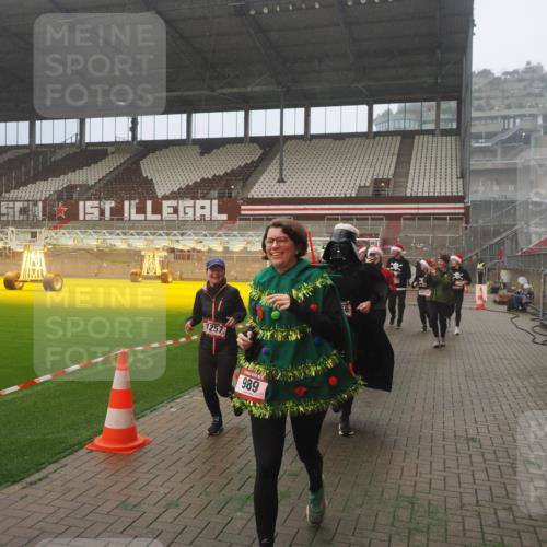 07.12.2025 - St. Pauli X-Mass-Run No. 15 Fabian Wolf http://msf.ph/oto/9382435 07.12.2025 10:09:59 Ziel 989, 1026, 1256, 1257, 1678, 2502, 2504, 2560, 3245, 3246, 3410, 3411 meine-sportfotos.de