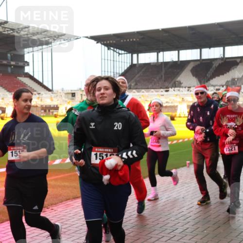07.12.2025 - St. Pauli X-Mass-Run No. 15 Luisa Fischer http://msf.ph/oto/9382438 07.12.2025 10:49:12 Ziel 20, 20, 15, 15, 151, 3346, 100, 1521, 233, 290, 379, 577, 590, 592, 633, 935, 1009, 1019, 1087, 1155, 1164, 1166, 1188, 1189, 1265, 1267, 1515, 1516, 1517, 1521, 1895, 2232, 2233, 2235, 2239, 2241, 2268, 2269, 2512, 2515, 2796, 2797, 2803, 3017, 3019, 3346, 4447, 4598 meine-sportfotos.de