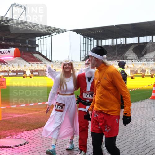07.12.2025 - St. Pauli X-Mass-Run No. 15 Luisa Fischer http://msf.ph/oto/9382446 07.12.2025 11:22:38 Ziel 5, 1775, 1779, 1284, 1297, 1349, 1391, 1431, 1775, 1779, 1904, 2550, 2557, 2812, 2985, 3127, 3474, 3475, 3820, 3821 meine-sportfotos.de
