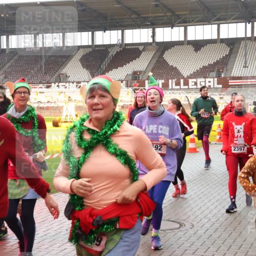 07.12.2025 - St. Pauli X-Mass-Run No. 15 Luisa Fischer http://msf.ph/oto/9382454 07.12.2025 10:49:14 Ziel 1521, 92, 2512, 2397, 1566, 1019, 233, 290, 379, 577, 590, 592, 633, 935, 1009, 1019, 1087, 1155, 1164, 1166, 1188, 1189, 1265, 1267, 1515, 1516, 1517, 1521, 1895, 2232, 2233, 2235, 2239, 2241, 2268, 2269, 2512, 2515, 2796, 2797, 2803, 3017, 3019, 3346, 3369, 4447, 4598 meine-sportfotos.de
