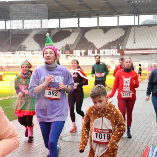07.12.2025 - St. Pauli X-Mass-Run No. 15 Luisa Fischer http://msf.ph/oto/9382459 07.12.2025 10:49:15 Ziel 592, 2397, 1566, 1019, 233, 290, 379, 577, 590, 592, 633, 935, 1009, 1019, 1087, 1155, 1164, 1166, 1188, 1189, 1265, 1267, 1515, 1516, 1517, 1521, 1895, 2232, 2233, 2235, 2239, 2241, 2268, 2269, 2512, 2515, 2796, 2797, 2803, 3017, 3019, 3346, 3369, 4447, 4598 meine-sportfotos.de