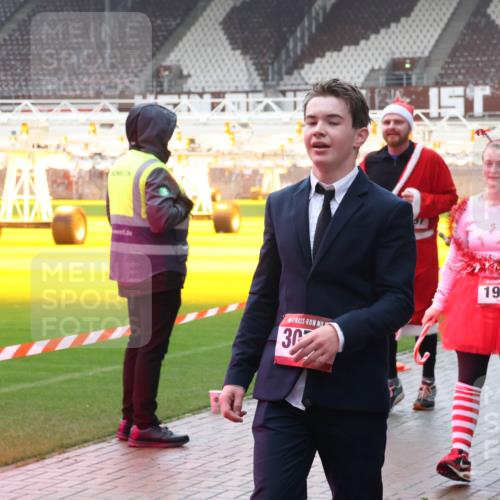 07.12.2025 - St. Pauli X-Mass-Run No. 15 Luisa Fischer http://msf.ph/oto/9382461 07.12.2025 11:22:45 Ziel 30, 1939, 1284, 520, 1284, 1297, 1349, 1391, 1431, 1775, 1779, 1904, 2550, 2557, 2812, 2985, 3127, 3474, 3475, 3820, 3821 meine-sportfotos.de