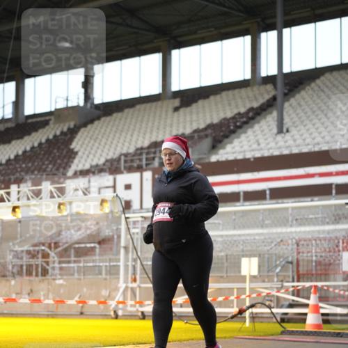 07.12.2025 - St. Pauli X-Mass-Run No. 15 Patografie http://msf.ph/oto/9382473 07.12.2025 10:21:46 Ziel 2944, 2945 meine-sportfotos.de