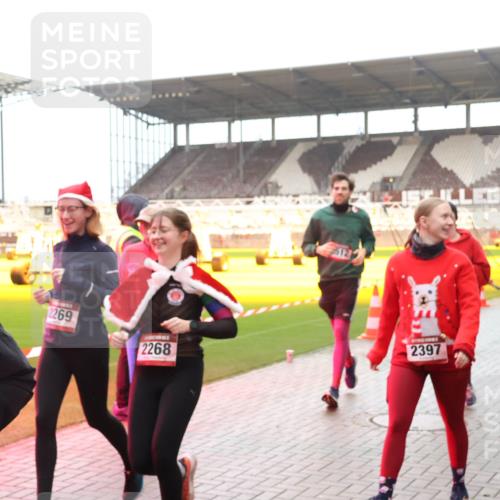 07.12.2025 - St. Pauli X-Mass-Run No. 15 Luisa Fischer http://msf.ph/oto/9382475 07.12.2025 10:49:17 Ziel 2269, 2268, 2397, 1566, 191, 194, 233, 290, 379, 471, 577, 590, 592, 633, 935, 1009, 1019, 1087, 1155, 1164, 1166, 1188, 1189, 1265, 1267, 1515, 1516, 1517, 1521, 1895, 2232, 2233, 2235, 2239, 2241, 2268, 2269, 2512, 2515, 2796, 2797, 2921, 2933, 3017, 3019, 3346, 3369, 4447, 4598 meine-sportfotos.de
