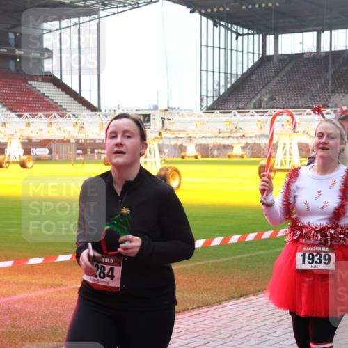 07.12.2025 - St. Pauli X-Mass-Run No. 15 Luisa Fischer http://msf.ph/oto/9382479 07.12.2025 11:22:49 Ziel 0, 15, 284, 15, 1939, 520, 1018, 1349, 1391, 1431, 1775, 1779, 1904, 2550, 2557, 2812, 2985, 3127, 3474, 3475, 3820, 3821 meine-sportfotos.de