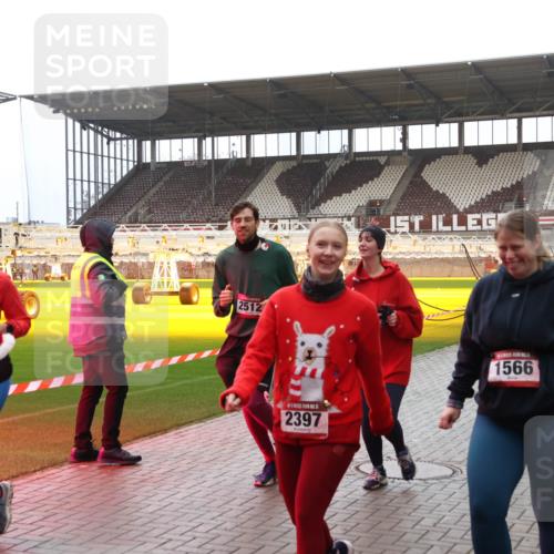 07.12.2025 - St. Pauli X-Mass-Run No. 15 Luisa Fischer http://msf.ph/oto/9382480 07.12.2025 10:49:18 Ziel 268, 2512, 2397, 1566, 191, 194, 233, 290, 379, 471, 577, 590, 592, 633, 935, 1009, 1019, 1087, 1155, 1164, 1166, 1188, 1189, 1267, 1515, 1516, 1517, 1521, 1895, 2232, 2233, 2235, 2239, 2241, 2268, 2269, 2512, 2515, 2796, 2797, 2921, 2933, 3017, 3019, 3346, 3369, 4447, 4598 meine-sportfotos.de