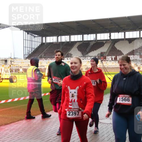 07.12.2025 - St. Pauli X-Mass-Run No. 15 Luisa Fischer http://msf.ph/oto/9382483 07.12.2025 10:49:18 Ziel 895, 2512, 15, 2397, 1566, 191, 194, 233, 290, 379, 471, 577, 590, 592, 633, 935, 1009, 1019, 1087, 1155, 1164, 1166, 1188, 1189, 1267, 1515, 1516, 1517, 1521, 1895, 2232, 2233, 2235, 2239, 2241, 2268, 2269, 2512, 2515, 2796, 2797, 2921, 2933, 3017, 3019, 3346, 3369, 4447, 4598 meine-sportfotos.de