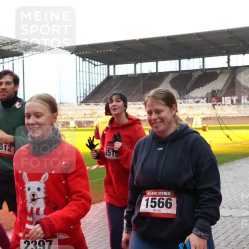 07.12.2025 - St. Pauli X-Mass-Run No. 15 Luisa Fischer http://msf.ph/oto/9382492 07.12.2025 10:49:19 Ziel 2512, 2513, 2397, 15, 1566, 191, 194, 233, 290, 379, 471, 577, 590, 592, 633, 935, 1009, 1019, 1087, 1155, 1164, 1166, 1188, 1189, 1370, 1515, 1516, 1517, 1521, 1895, 2232, 2233, 2235, 2239, 2241, 2268, 2269, 2512, 2515, 2796, 2921, 2933, 3017, 3019, 3346, 3369, 4447, 4598 meine-sportfotos.de