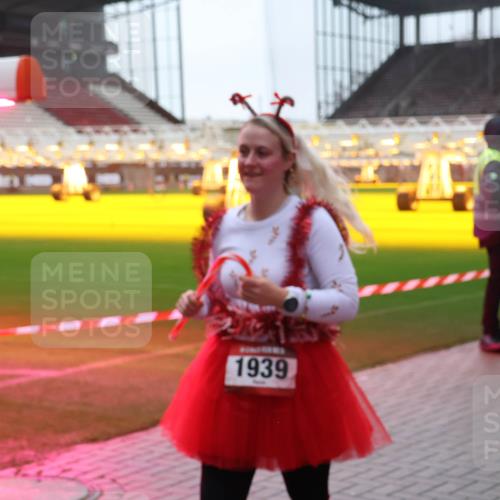 07.12.2025 - St. Pauli X-Mass-Run No. 15 Luisa Fischer http://msf.ph/oto/9382495 07.12.2025 11:22:50 Ziel 1939, 520, 1018, 1349, 1391, 1431, 1904, 2550, 2557, 2812, 2985, 3127, 3474, 3475, 3820, 3821 meine-sportfotos.de