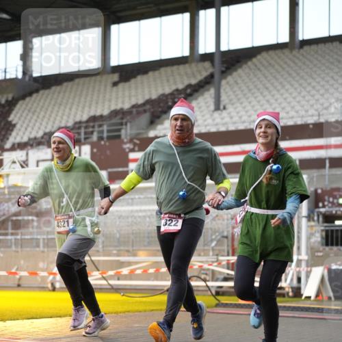 07.12.2025 - St. Pauli X-Mass-Run No. 15 Patografie http://msf.ph/oto/9382497 07.12.2025 10:21:52 Ziel 1488, 2944, 2945, 3999, 4000, 4321, 4322, 4323, 4415 meine-sportfotos.de