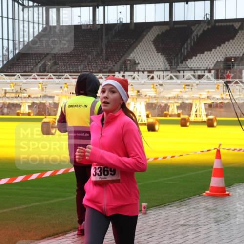 07.12.2025 - St. Pauli X-Mass-Run No. 15 Luisa Fischer http://msf.ph/oto/9382500 07.12.2025 10:49:21 Ziel 3369, 191, 194, 233, 290, 379, 471, 577, 590, 592, 633, 935, 1009, 1019, 1087, 1155, 1164, 1166, 1188, 1189, 1370, 1372, 1515, 1516, 1517, 1521, 1895, 2232, 2268, 2269, 2512, 2515, 2921, 2933, 3017, 3019, 3346, 3369, 4598 meine-sportfotos.de