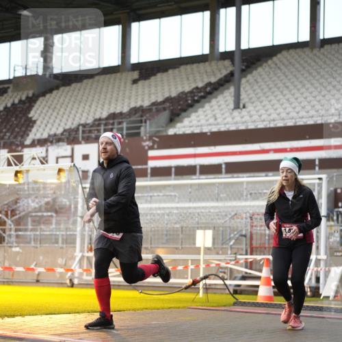07.12.2025 - St. Pauli X-Mass-Run No. 15 Patografie http://msf.ph/oto/9382510 07.12.2025 10:21:54 Ziel 1488, 2944, 2945, 3999, 4000, 4321, 4322, 4323, 4415 meine-sportfotos.de