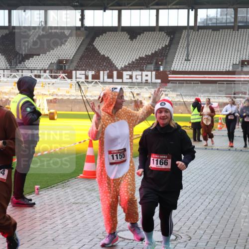 07.12.2025 - St. Pauli X-Mass-Run No. 15 Luisa Fischer http://msf.ph/oto/9382514 07.12.2025 10:49:30 Ziel 06, 1155, 1166, 194, 191, 191, 194, 379, 471, 590, 592, 1009, 1019, 1087, 1155, 1164, 1166, 1188, 1189, 1273, 1274, 1370, 1372, 1515, 1516, 1663, 1895, 2268, 2269, 2512, 2515, 2764, 2765, 2921, 2933, 3017, 3019, 3346, 3366, 3369 meine-sportfotos.de