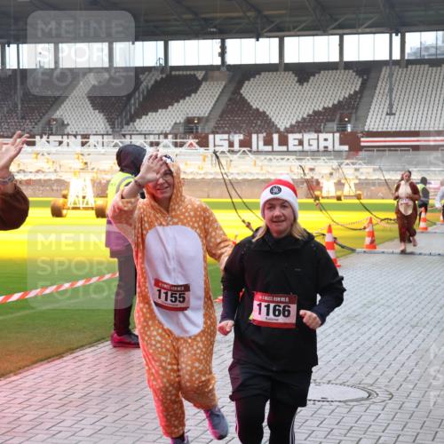 07.12.2025 - St. Pauli X-Mass-Run No. 15 Luisa Fischer http://msf.ph/oto/9382519 07.12.2025 10:49:30 Ziel 64, 1155, 15, 1166, 194, 191, 191, 194, 379, 471, 590, 592, 1009, 1019, 1087, 1155, 1164, 1166, 1188, 1189, 1273, 1274, 1370, 1372, 1515, 1516, 1663, 1895, 2268, 2269, 2512, 2515, 2764, 2765, 2921, 2933, 3017, 3019, 3346, 3366, 3369 meine-sportfotos.de