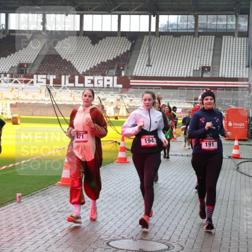 07.12.2025 - St. Pauli X-Mass-Run No. 15 Luisa Fischer http://msf.ph/oto/9382528 07.12.2025 10:49:36 Ziel 471, 194, 191, 191, 194, 379, 471, 590, 592, 890, 1019, 1155, 1164, 1166, 1188, 1189, 1273, 1274, 1370, 1372, 1663, 1895, 2268, 2269, 2299, 2301, 2421, 2512, 2515, 2764, 2765, 2921, 2933, 3366, 3369 meine-sportfotos.de