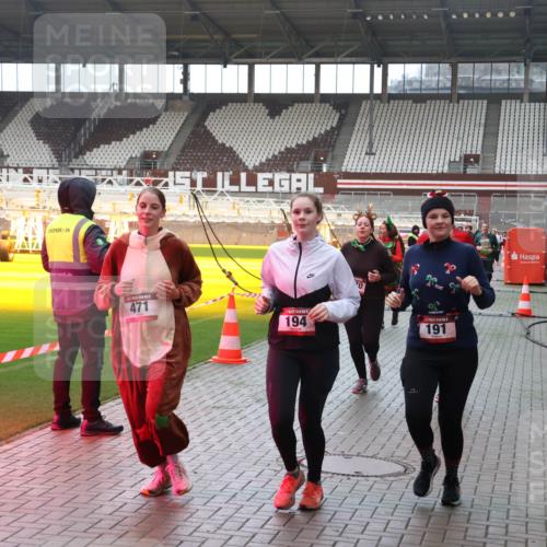 07.12.2025 - St. Pauli X-Mass-Run No. 15 Luisa Fischer http://msf.ph/oto/9382537 07.12.2025 10:49:37 Ziel 471, 194, 191, 191, 194, 379, 471, 590, 592, 890, 1019, 1155, 1164, 1166, 1273, 1274, 1370, 1372, 1663, 1895, 2268, 2269, 2299, 2301, 2421, 2512, 2515, 2764, 2765, 2921, 2933, 3366, 3369 meine-sportfotos.de