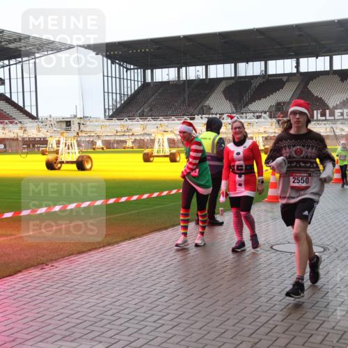 07.12.2025 - St. Pauli X-Mass-Run No. 15 Luisa Fischer http://msf.ph/oto/9382538 07.12.2025 11:22:59 Ziel 75, 2550, 520, 1018, 1349, 1391, 1431, 2550, 2557, 2812, 2985, 3127, 3474, 3475, 3820, 3821 meine-sportfotos.de