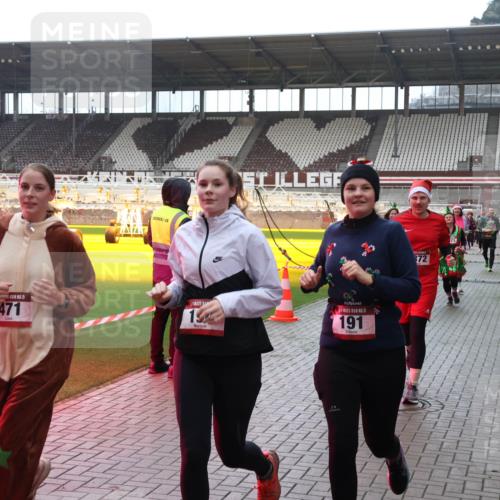 07.12.2025 - St. Pauli X-Mass-Run No. 15 Luisa Fischer http://msf.ph/oto/9382545 07.12.2025 10:49:38 Ziel 471, 19, 15, 191, 72, 157, 191, 194, 379, 471, 590, 592, 890, 1019, 1155, 1164, 1166, 1273, 1274, 1370, 1372, 1663, 1895, 2299, 2301, 2421, 2512, 2515, 2764, 2765, 2921, 2933, 3366, 3369 meine-sportfotos.de