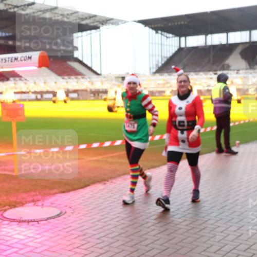 07.12.2025 - St. Pauli X-Mass-Run No. 15 Luisa Fischer http://msf.ph/oto/9382550 07.12.2025 11:23:01 Ziel 1, 520, 1018, 1349, 1391, 1431, 2550, 2557, 2812, 2985, 3127 meine-sportfotos.de
