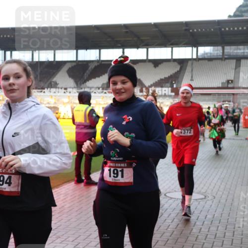 07.12.2025 - St. Pauli X-Mass-Run No. 15 Luisa Fischer http://msf.ph/oto/9382551 07.12.2025 10:49:39 Ziel 15, 194, 15, 191, 1372, 157, 191, 194, 379, 471, 590, 592, 890, 1019, 1155, 1164, 1166, 1179, 1273, 1274, 1370, 1372, 1663, 1895, 2299, 2301, 2421, 2512, 2515, 2764, 2765, 2921, 2933, 3366, 3369 meine-sportfotos.de