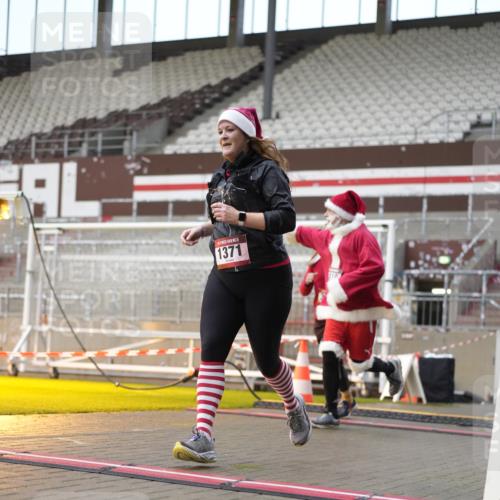 07.12.2025 - St. Pauli X-Mass-Run No. 15 Patografie http://msf.ph/oto/9382558 07.12.2025 10:22:03 Ziel 1371, 1488, 2817, 2818, 2819, 2945, 3431, 3736, 3999, 4000, 4321, 4322, 4323, 4415 meine-sportfotos.de