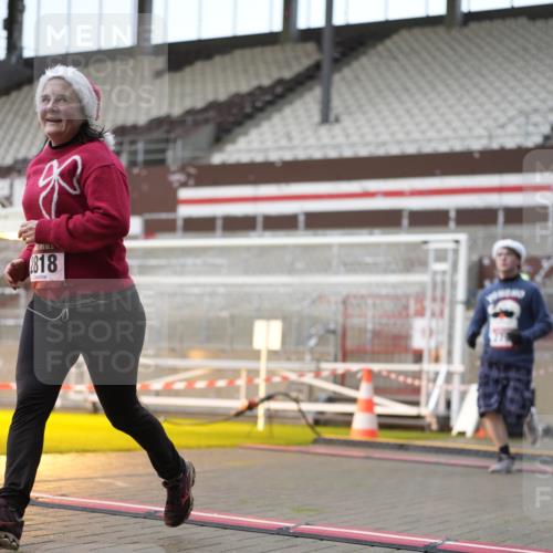 07.12.2025 - St. Pauli X-Mass-Run No. 15 Patografie http://msf.ph/oto/9382599 07.12.2025 10:22:06 Ziel 1371, 1488, 2817, 2818, 2819, 3431, 3736, 3999, 4000, 4321, 4322, 4323, 4415, 4774 meine-sportfotos.de