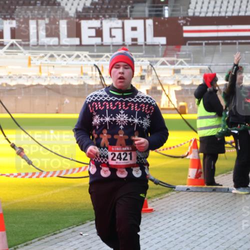 07.12.2025 - St. Pauli X-Mass-Run No. 15 Luisa Fischer http://msf.ph/oto/9382604 07.12.2025 10:49:50 Ziel 2421, 230, 157, 191, 194, 379, 471, 890, 1019, 1155, 1164, 1166, 1179, 1273, 1274, 1370, 1372, 1663, 2299, 2301, 2340, 2421, 2764, 2765, 2921, 2933, 3366, 3369 meine-sportfotos.de