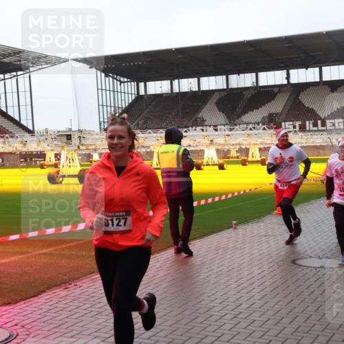 07.12.2025 - St. Pauli X-Mass-Run No. 15 Luisa Fischer http://msf.ph/oto/9382606 07.12.2025 11:23:20 Ziel 3127, 4249, 4824, 21, 69, 520, 1018, 1349, 1391, 1431, 2023, 2373, 2550, 2557, 2985, 3127, 4249, 4824 meine-sportfotos.de