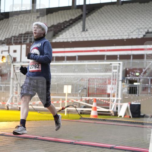 07.12.2025 - St. Pauli X-Mass-Run No. 15 Patografie http://msf.ph/oto/9382607 07.12.2025 10:22:08 Ziel 1371, 1488, 2817, 2818, 2819, 3431, 3736, 3999, 4000, 4415, 4774 meine-sportfotos.de