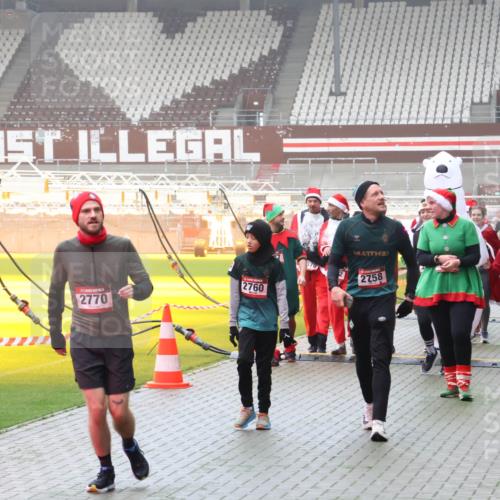 07.12.2025 - St. Pauli X-Mass-Run No. 15 Luisa Fischer http://msf.ph/oto/9382610 07.12.2025 10:13:08 Ziel 2758, 2760, 3836, 2770, 187, 9, 18, 80, 938, 1070, 1072, 1074, 1077, 1397, 2687, 2758, 2760, 2770, 3040, 3428, 3514, 3551, 3557, 3585, 3799, 3834, 3836, 4487 meine-sportfotos.de